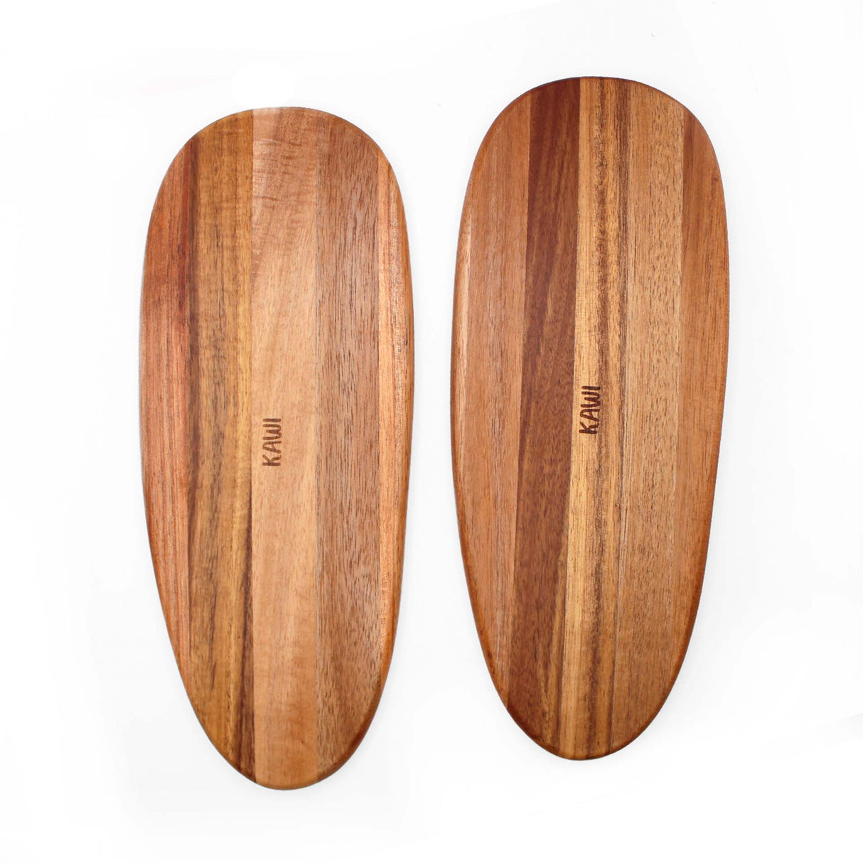 Bandeja ovalada de madera de acacia Kawi. Diseño rústico y elegante, perfecta para servir aperitivos y más. ¡Compra online y dale un toque natural a tu mesa! Envío a Chile.