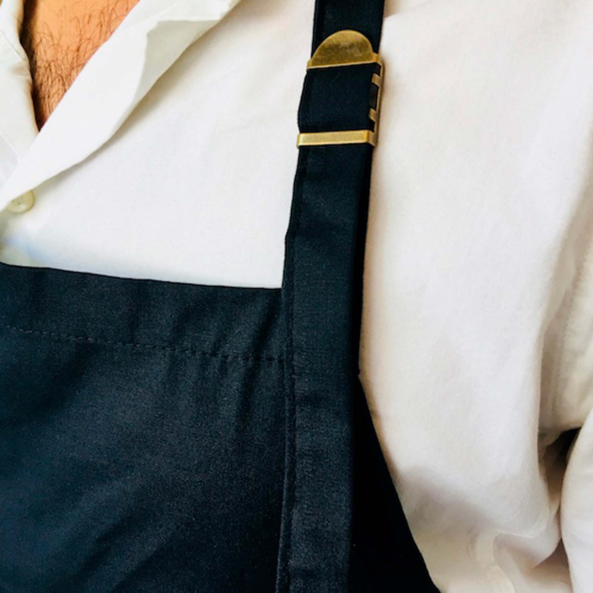 Pechera Clásica Gabardina Negra Con Hebilla De Bronce Unisex