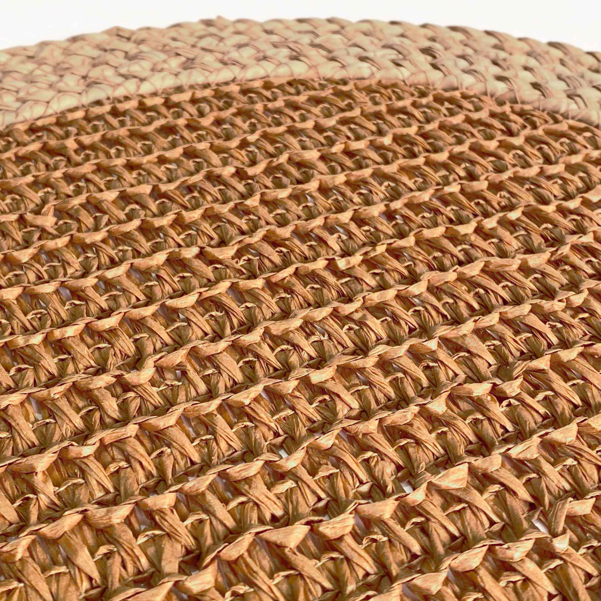 Set de 4 individuales Corón de Kawi. Combinación de yute y hierba marina, doble trama. Diseño natural y resistente, 35cm. ¡Compra online, envío a todo Chile!