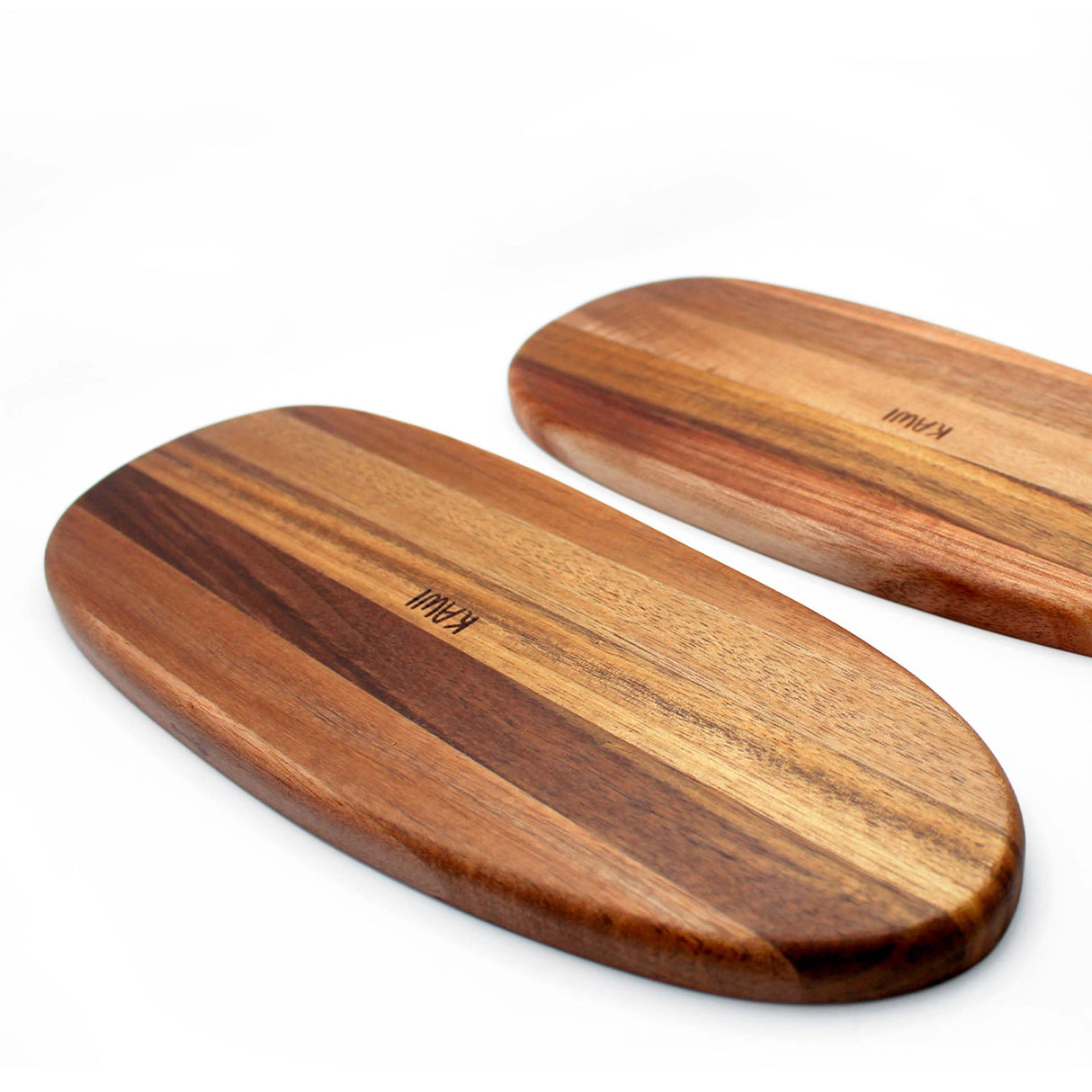 Bandeja ovalada de madera de acacia Kawi. Diseño rústico y elegante, perfecta para servir aperitivos y más. ¡Compra online y dale un toque natural a tu mesa! Envío a Chile.