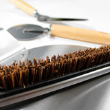 Set para pizza Kawi Pizzaiolo de 4 piezas: cortador, pala, cepillo y espátula. Acero inoxidable y madera. ¡Prepara y sirve pizza como un profesional! Compra online, envío a Chile.